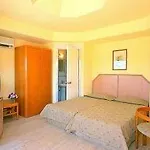 Ora Holiday Village 度假村