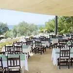 Ora Holiday Village 度假村 4*