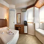 Ora Holiday Village 度假村 4*