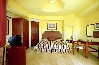 Ora Holiday Village 4*