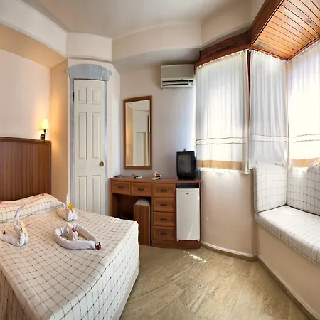 Ora Holiday Village Resort 4*